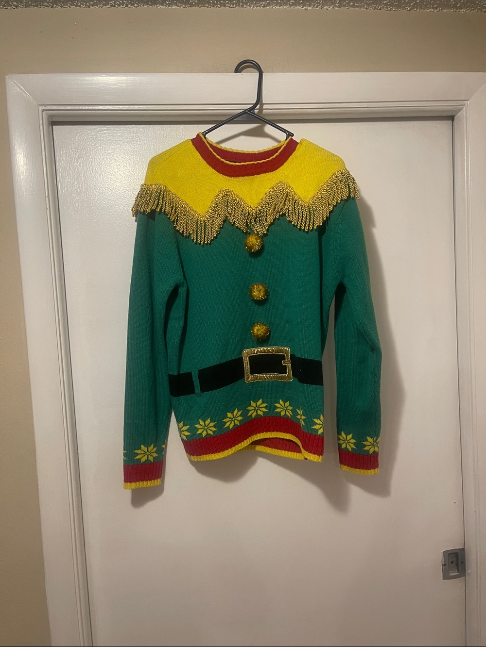 BLizard Bay Christmas sweater size medium